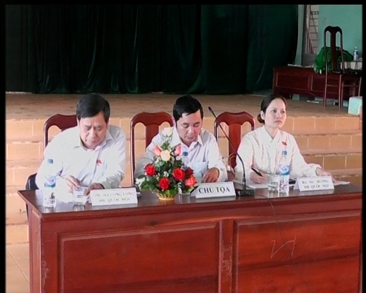 Huyện Chư Pưh: Đoàn đại biểu quốc hội khoá XIII tỉnh Gia Lai, tiếp xúc cử tri tại thị trấn Nhơn Hoà.