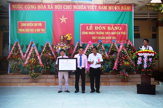 Trường THCS Nguyễn Trãi (huyện Chư Pưh) đạt chuẩn Quốc gia năm học 2016-2017