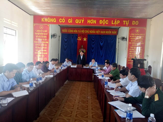 Ban Thường vụ Huyện ủy làm việc với tập thể Đảng ủy xã Ia Le 
