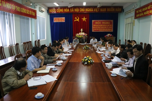 UBND huyện Chư Pưh tổ chức Hội nghị giao chỉ tiêu kinh tế-xã hội năm 2017
