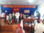 công an huyện chư Puh phối hợp với công an xã Ia Phang làm thẻ căn cước công dân gắn chíp điện tử cho người dân 