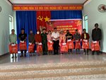 BCHQS huyện Chư Pưh: Tổ chức thăm, tặng quà của Bộ Quốc phòng cho đồng bào, gia đình chính sách, già làng, trưởng thôn, chức sắc, chức việc trên đị...