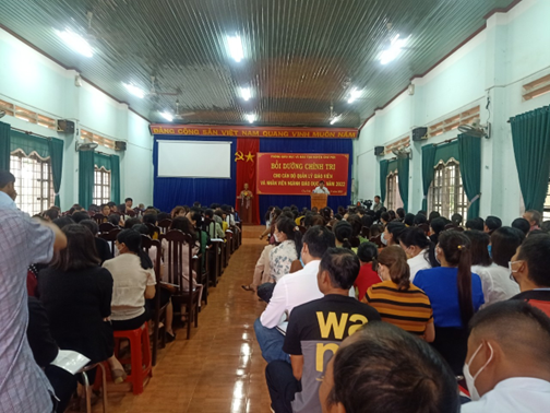 Đồng chí Nguyễn Huy Châu – Phó Bí thư Thường trực Huyện ủy báo cáo chương trình bồi dưỡng chính trị hè năm 2022