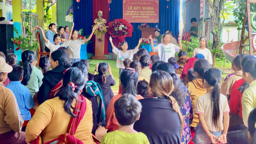 Chư Pưh: Lễ kết nghĩa giữa Công an xã, Ban Xây dựng Đảng, Trung tâm Văn hóa, Thông tin và Thể thao với thôn Thơh Ga A.