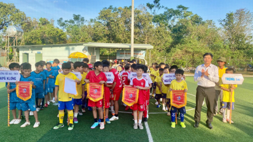 Chư Pưh: Tổ chức thành công giải bóng đá học sinh Tiểu học năm 2025.
