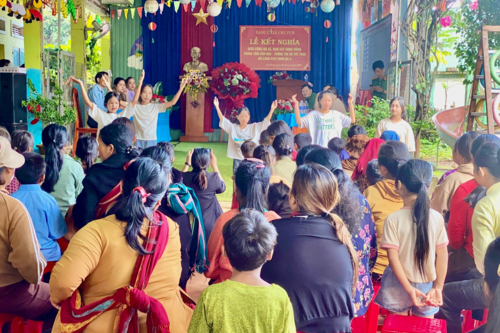 Chư Pưh: Lễ kết nghĩa giữa Công an xã, Ban Xây dựng Đảng, Trung tâm Văn hóa, Thông tin và Thể thao với thôn Thơh Ga A.