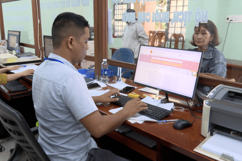 Xã Chư Pưh: Tích cực chuyển đổi số, hướng tới chính quyền phục vụ